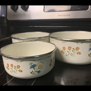 3 vintage nesting mixing bowls